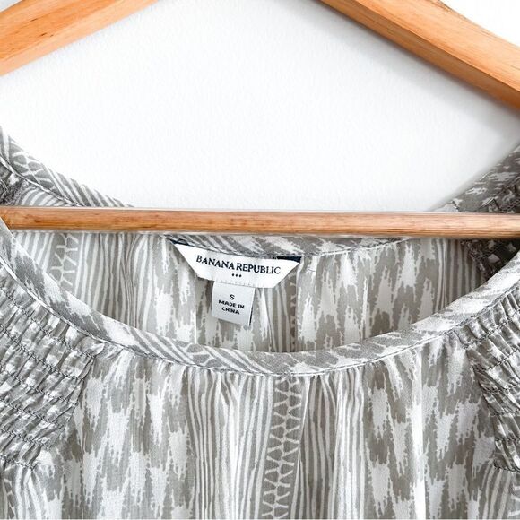 Banana Republic Sheer Blouse Top Gray Cream Elastic Waist Cuffs Women's S - Picture 4 of 8